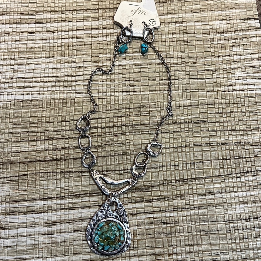 NWT Necklace Earring Set